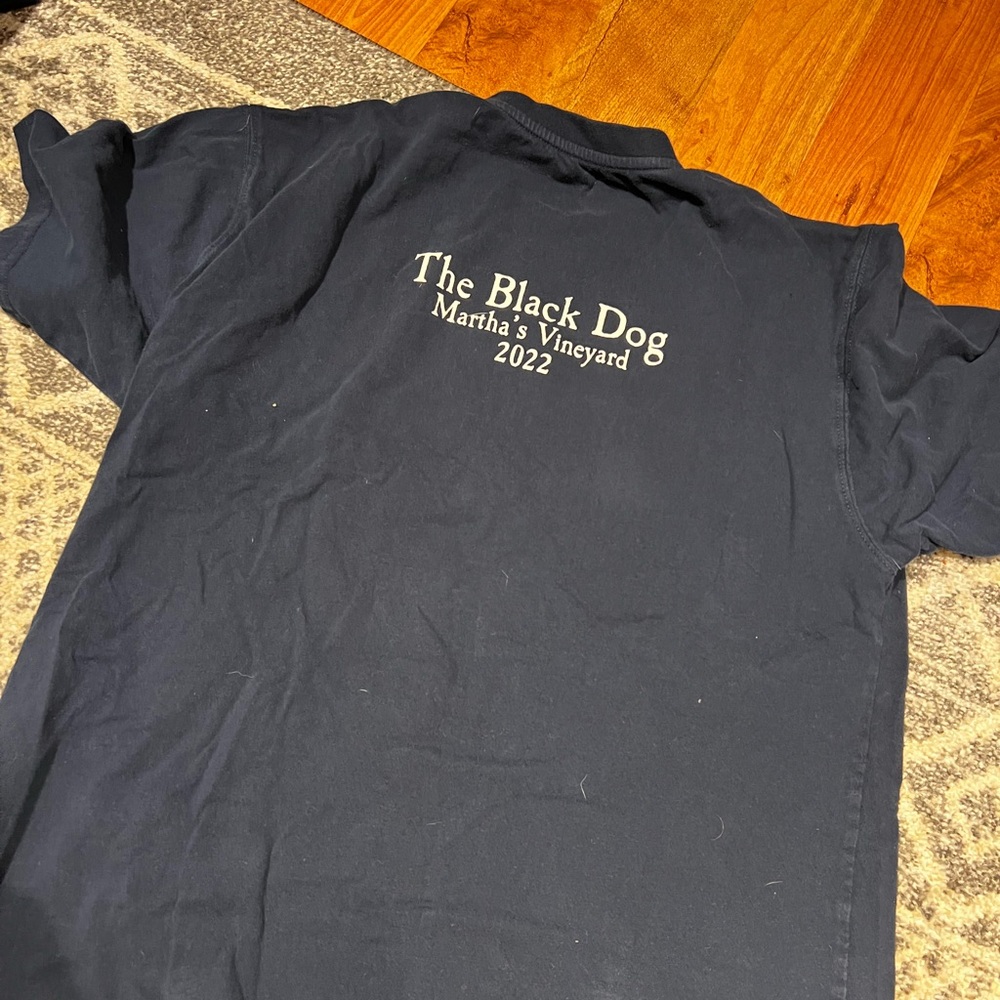 Martha’s Vineyard - The Black Dog Navy Tee - Picture 5 of 5